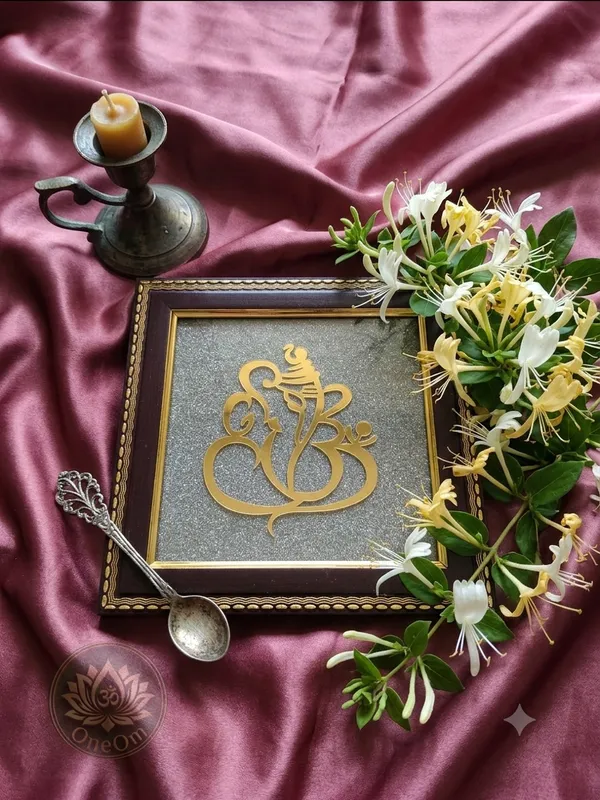 Crystal_Gold_Tone_Ganesha_Vastu_Frame