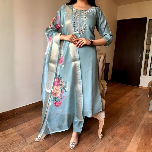 Women_Rayon_Slub_Kurta_Pant_set_with_Digital_Printed_Dupatta