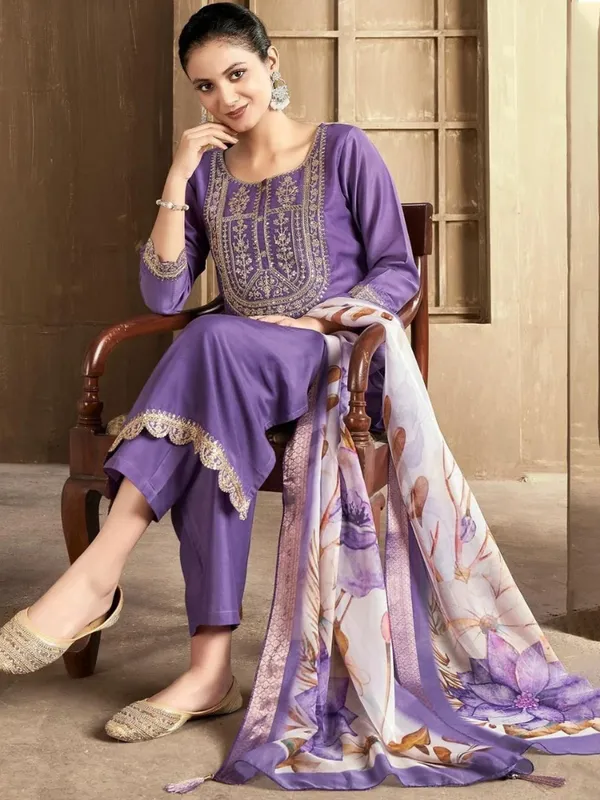 Women_Rayon_Slub_Kurta_Pant_set_with_Digital_Printed_Dupatta