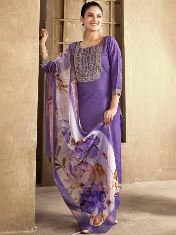 Women_Rayon_Slub_Kurta_Pant_set_with_Digital_Printed_Dupatta