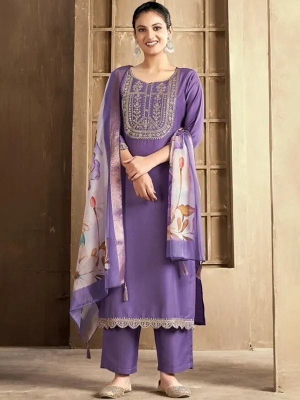 Women_Rayon_Slub_Kurta_Pant_set_with_Digital_Printed_Dupatta