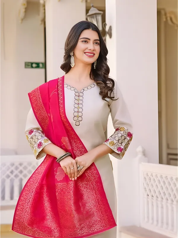 Women_Rayon_Slub_Kurta_Pant_set_with_Digital_Printed_Dupatta