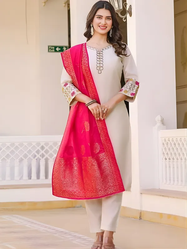 Women_Rayon_Slub_Kurta_Pant_set_with_Digital_Printed_Dupatta