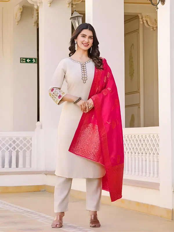 Women_Rayon_Slub_Kurta_Pant_set_with_Digital_Printed_Dupatta