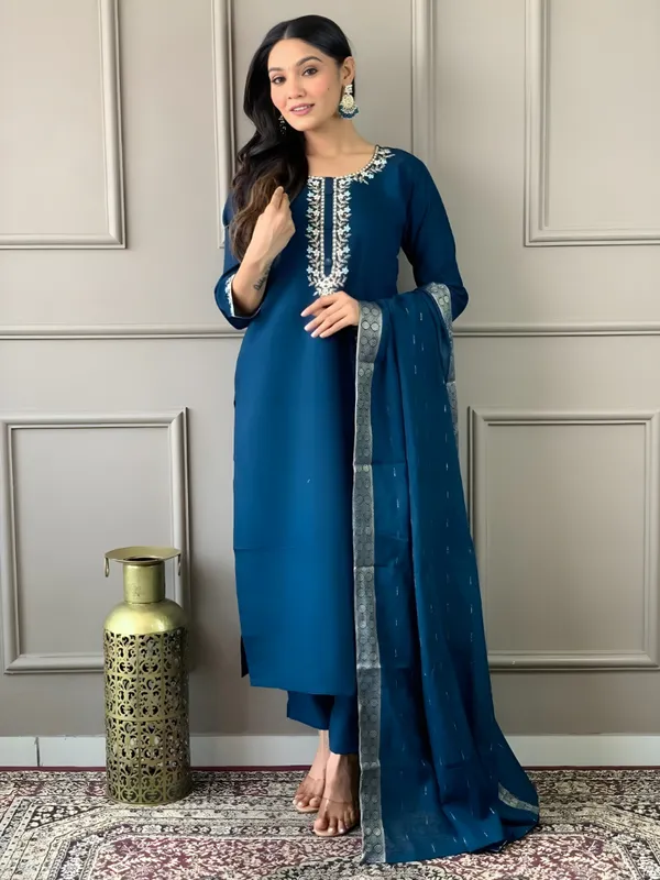 Women_Rayon_Slub_Kurta_Pant_set_with_Digital_Printed_Dupatta