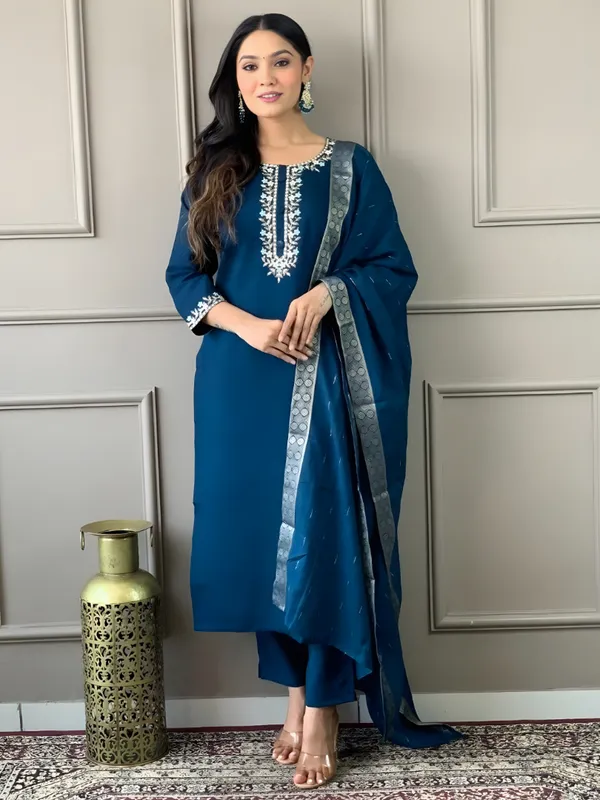 Women_Rayon_Slub_Kurta_Pant_set_with_Digital_Printed_Dupatta