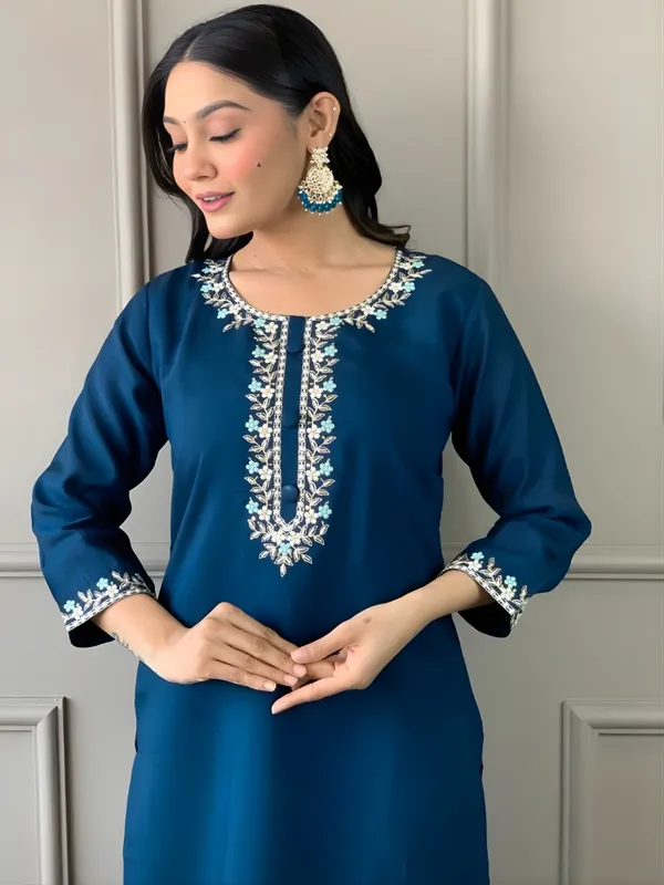 Women_Rayon_Slub_Kurta_Pant_set_with_Digital_Printed_Dupatta
