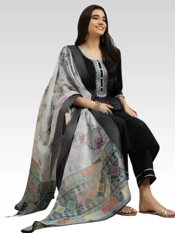 Women_Magic_Cotton_Kurta_Pant_set_with_Digital_Printed_Dupatta