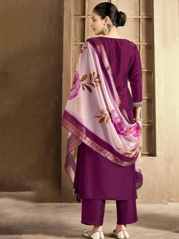 Women_Rayon_Slub_Kurta_Pant_set_with_Digital_Printed_Dupatta