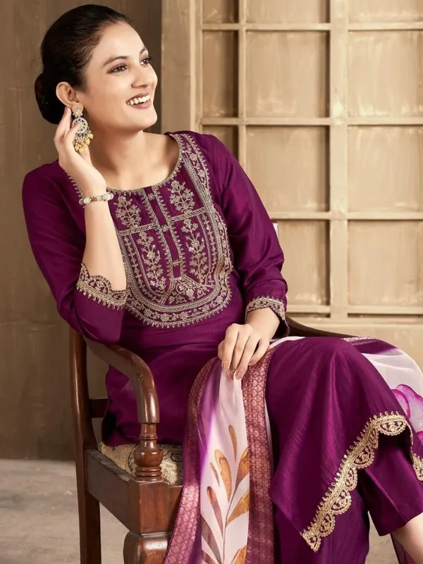 Women_Rayon_Slub_Kurta_Pant_set_with_Digital_Printed_Dupatta