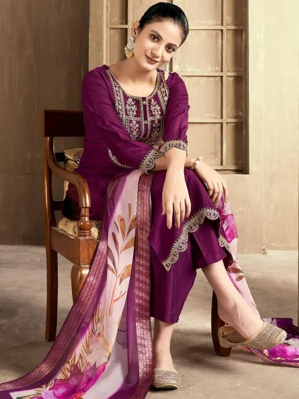 Women_Rayon_Slub_Kurta_Pant_set_with_Digital_Printed_Dupatta