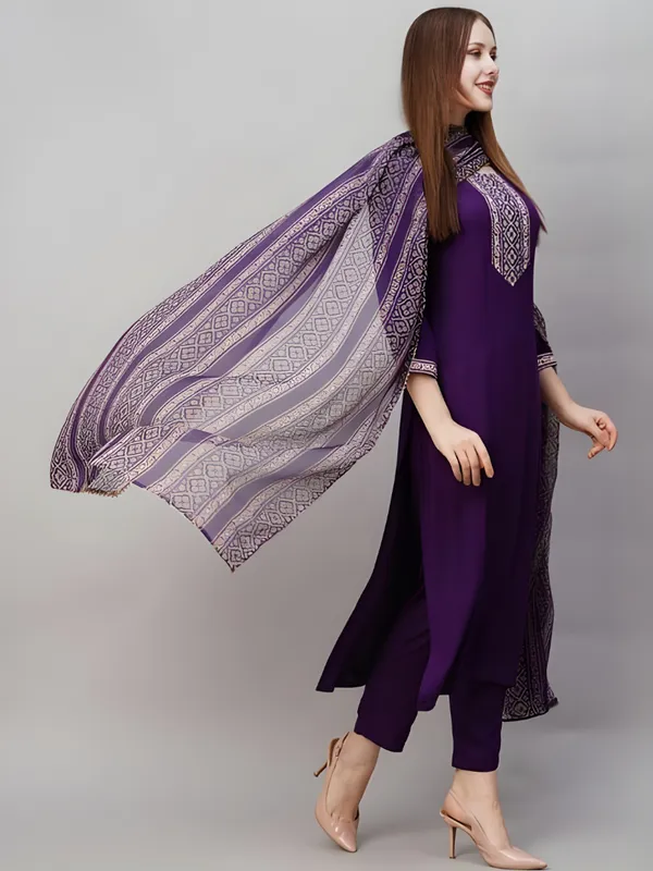 Women_Rayon_Slub_Kurta_Pant_set_with_Digital_Printed_Dupatta