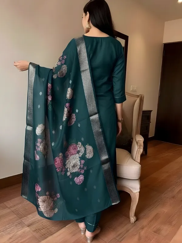 Women_Rayon_Slub_Kurta_Pant_set_with_Digital_Printed_Dupatta
