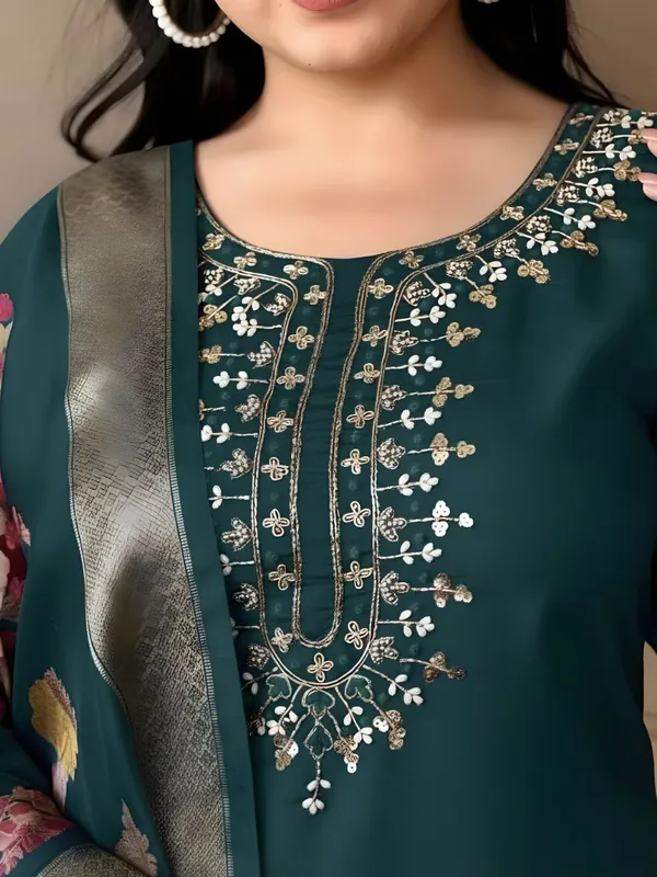 Women_Rayon_Slub_Kurta_Pant_set_with_Digital_Printed_Dupatta
