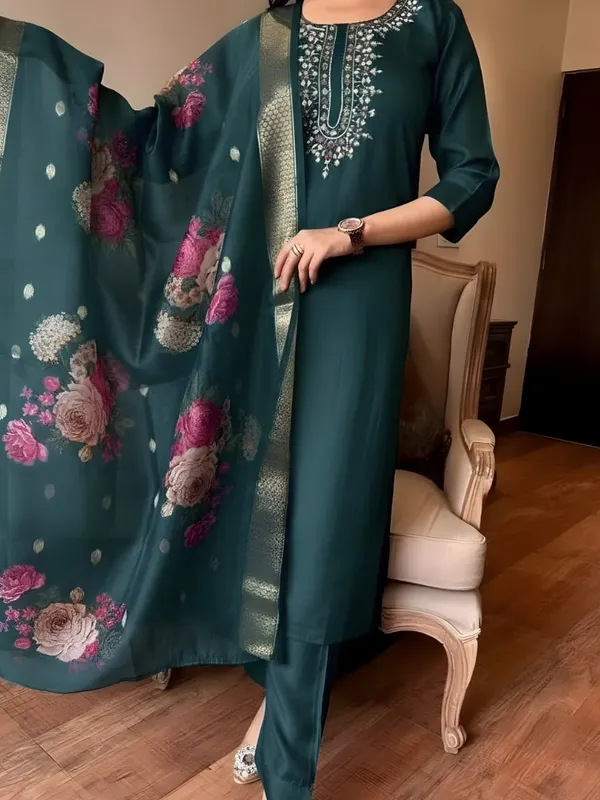 Women_Rayon_Slub_Kurta_Pant_set_with_Digital_Printed_Dupatta