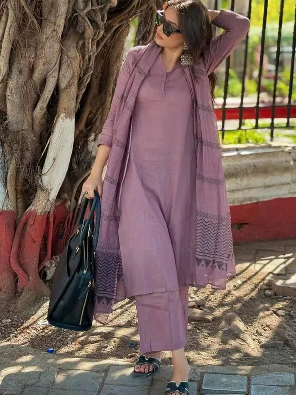 Women_Rayon_Slub_Kurta_Pant_set_with_Digital_Printed_Dupatta