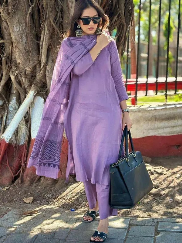 Women_Rayon_Slub_Kurta_Pant_set_with_Digital_Printed_Dupatta