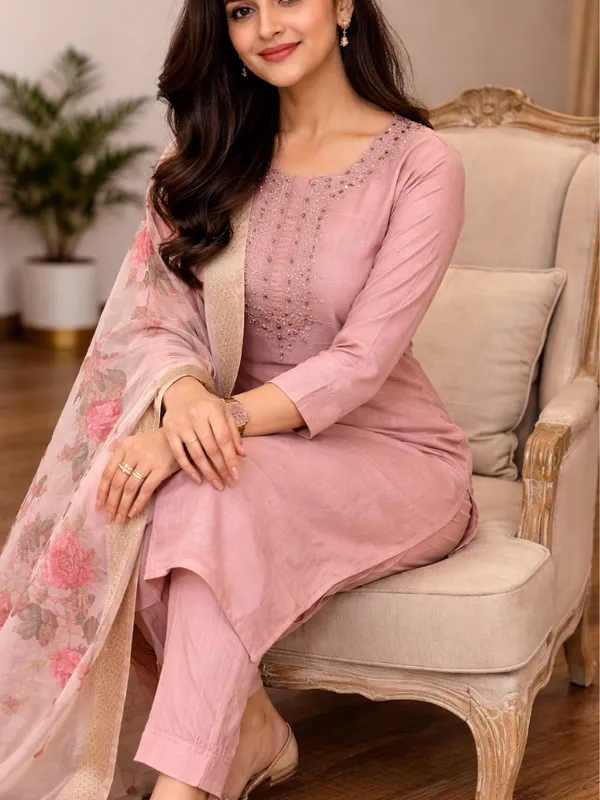Women_Rayon_Slub_Kurta_Pant_set_with_Digital_Printed_Dupatta