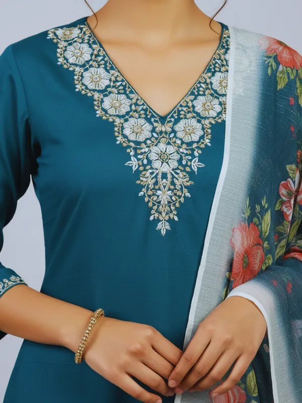 Women_Rayon_Slub_Kurta_Pant_set_with_Digital_Printed_Dupatta