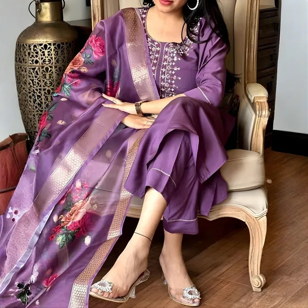 Women_Rayon_Slub_Kurta_Pant_set_with_Digital_Printed_Dupatta