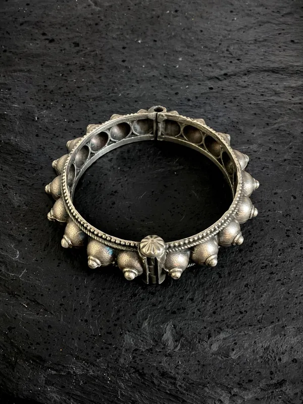 Amily_Silver_Plated_Openable_Tomb_Hand_Kada