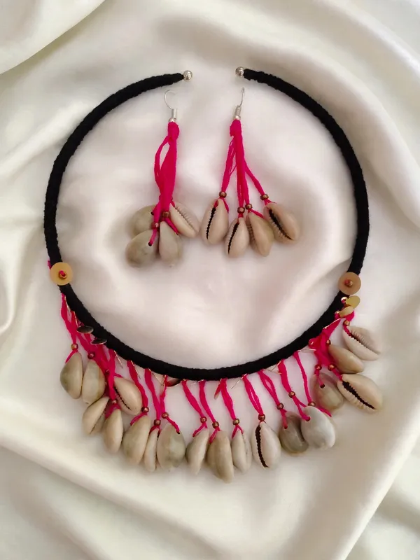 Koshika_Handmade_Thread_Cowrie_Hasli_Necklace_Set