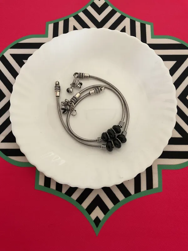 Amrut_Black_Stone_Silver_Pair_Of_Anklets
