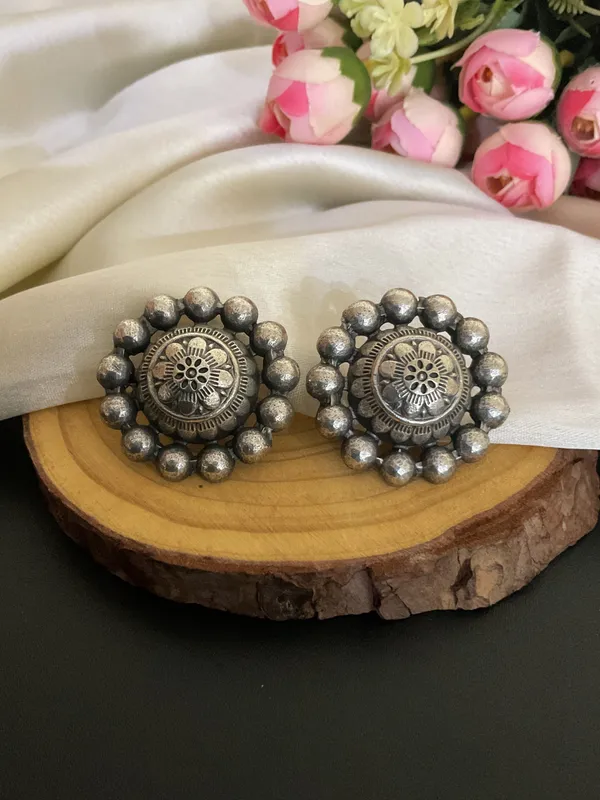 Kailaashi_Circular_Silver_Look_Stud_Earring