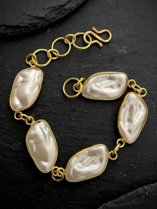Indie_Gold_Plated_Baroque_Pearl_Chain_Bracelet