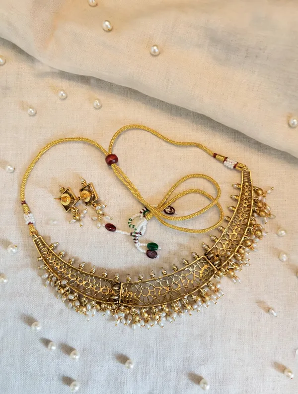 Madiha_Gold-Plated_Pearl_Embellished_Hasli_Necklace_Set