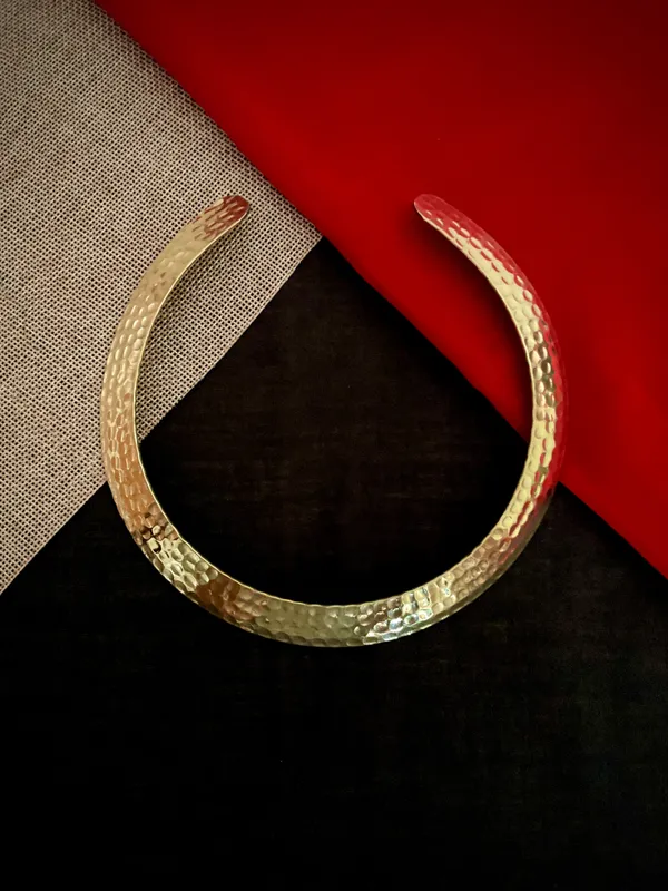 Vrinda_Hammered_Brass_Plated_Broad_Hasuli_Necklace_For_Women