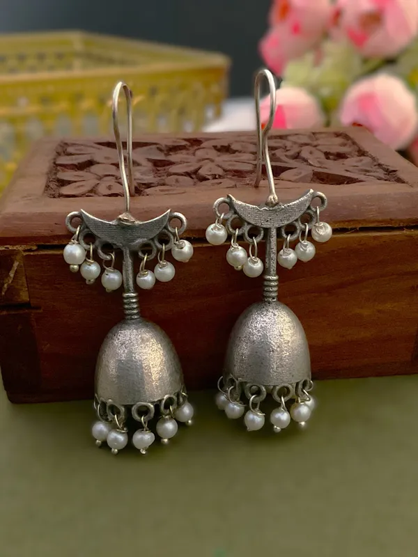 Bell_Shaped_Silver_Plated_Jhumkis_With_Pearls