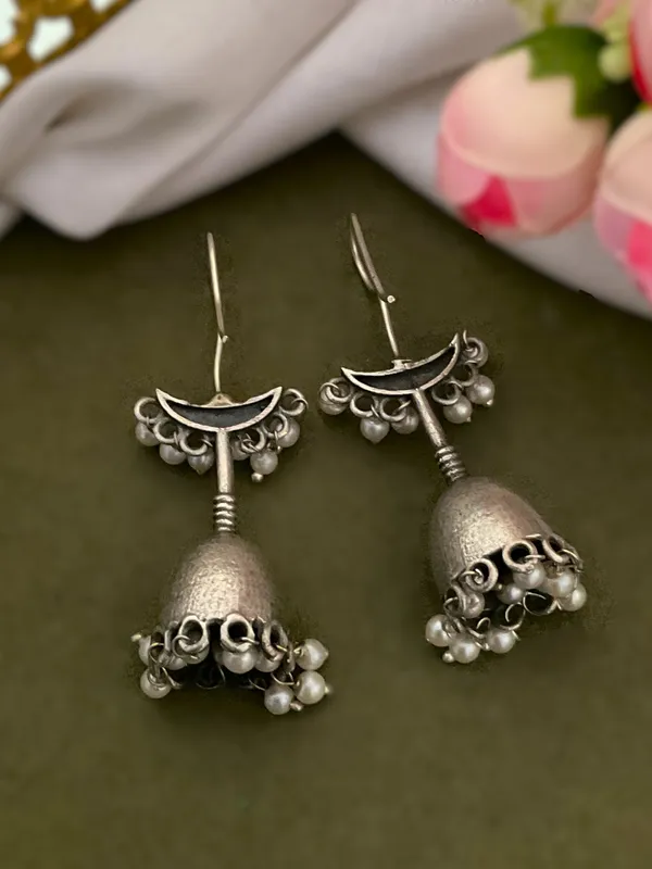 Bell_Shaped_Silver_Plated_Jhumkis_With_Pearls