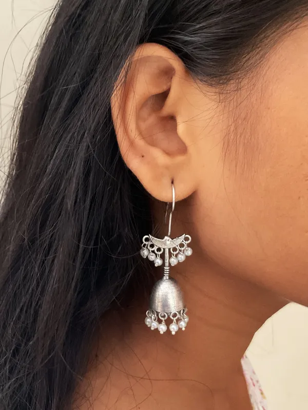 Bell_Shaped_Silver_Plated_Jhumkis_With_Pearls