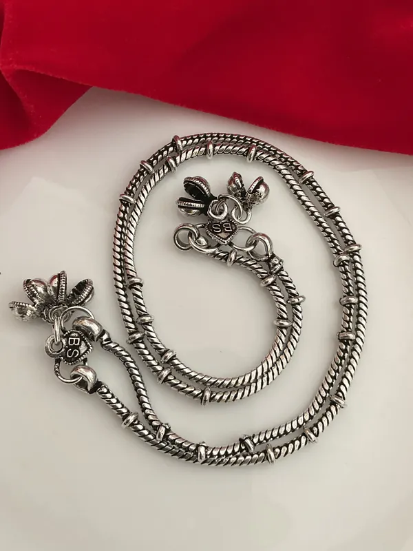 Kirthi_Silver_Pair_Of_Anklets_Set_Of_2