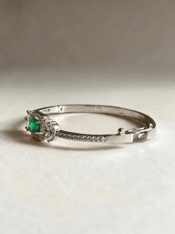 Zainab_Microplated_Green_Stone_Ad_Openablebracelet_Cuff