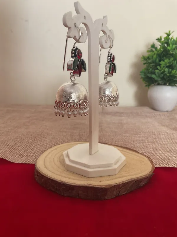 Siyona_Red_Green_Stone_925_Silver_Plated_Pearl_Jhumka_Earrings