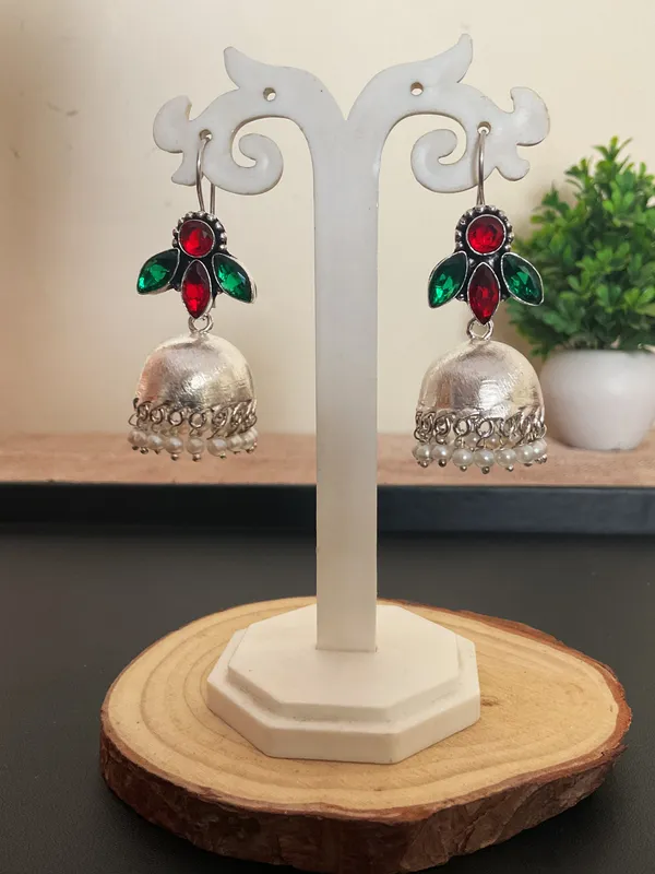 Siyona_Red_Green_Stone_925_Silver_Plated_Pearl_Jhumka_Earrings