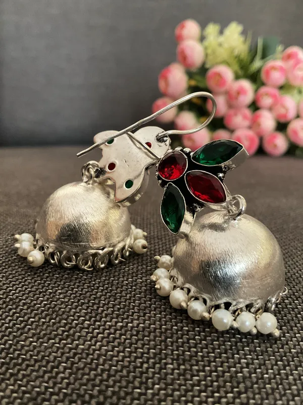 Siyona_Red_Green_Stone_925_Silver_Plated_Pearl_Jhumka_Earrings