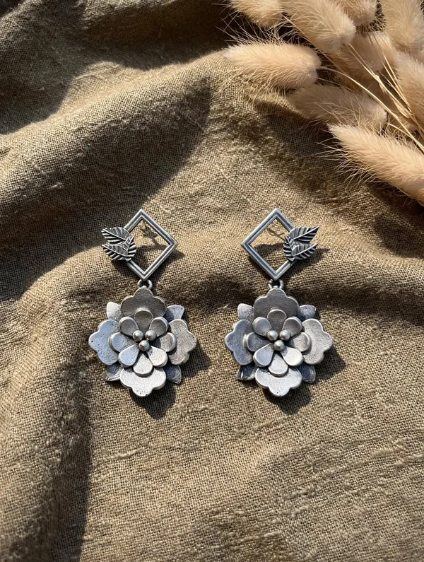 Mahodari_Flower_Silver_Plated_Drop_Earrings