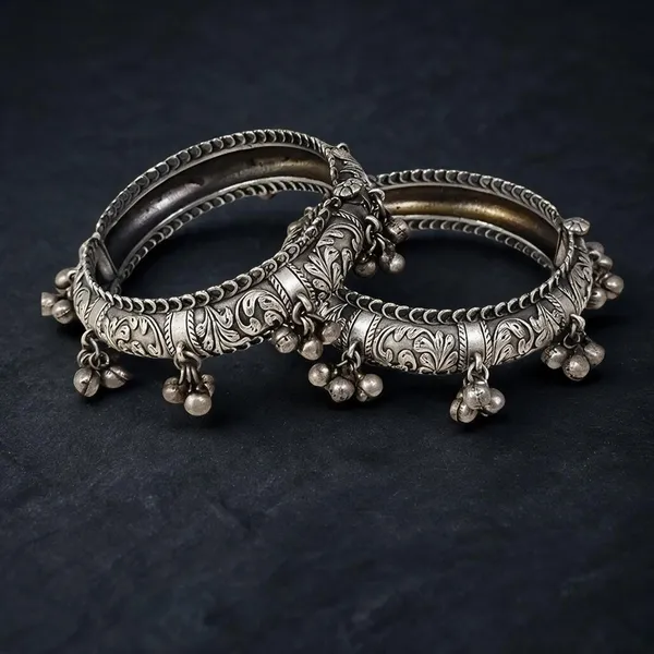 Anusha_Silver-Plated_Oxidised_Engraved_Openable_Pair_Of_Kadas_For_Women