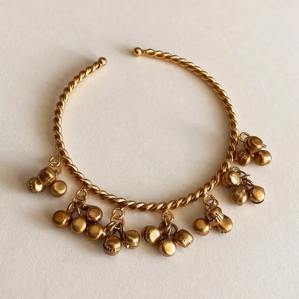 Ayra_Gold_Plated_Ghungroo_Kashmiri_Adjustble_Bangle(Pack_If_1)