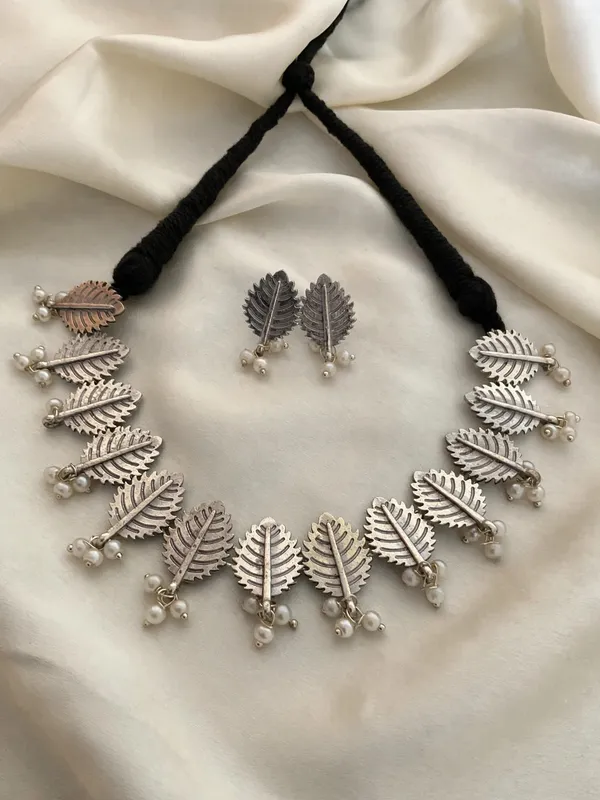 Farah_Oxidized_Leaves_Pearl_Necklace_Set