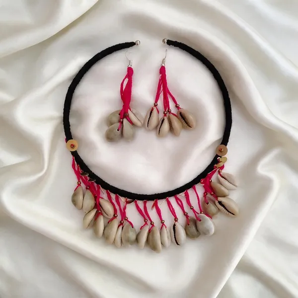 Koshika_Handmade_Thread_Cowrie_Hasli_Necklace_Set