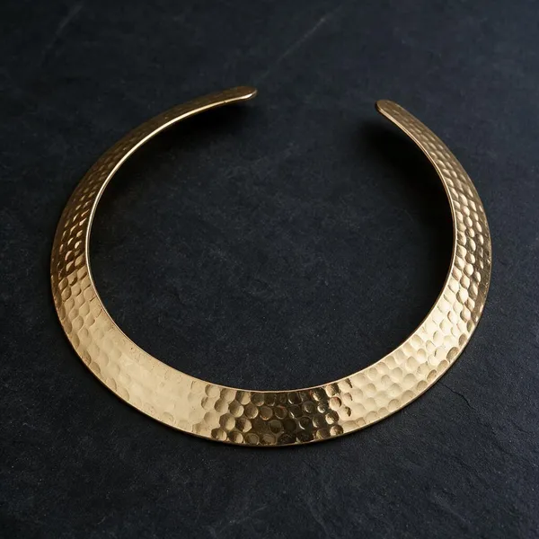 Vrinda_Hammered_Brass_Plated_Broad_Hasuli_Necklace_For_Women