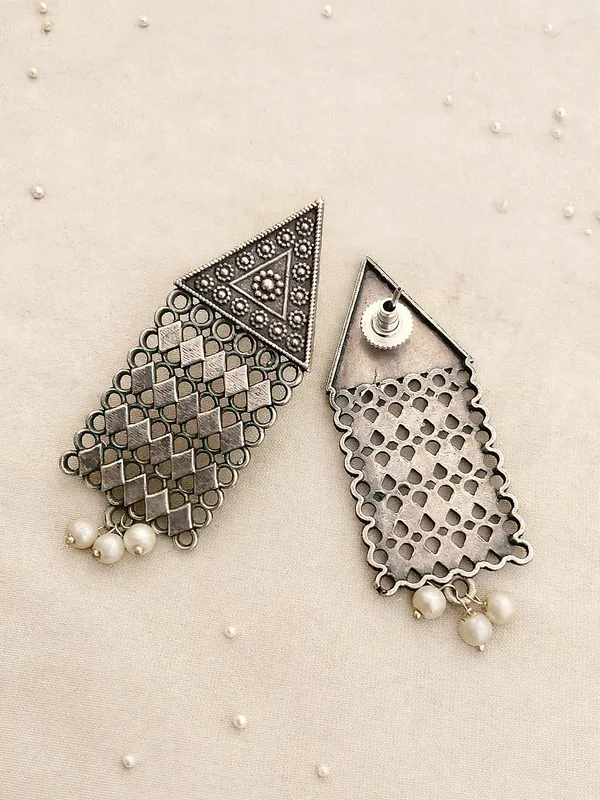Ekisha_Silver_Plated_Long_Jaali_Handmade_Earrings