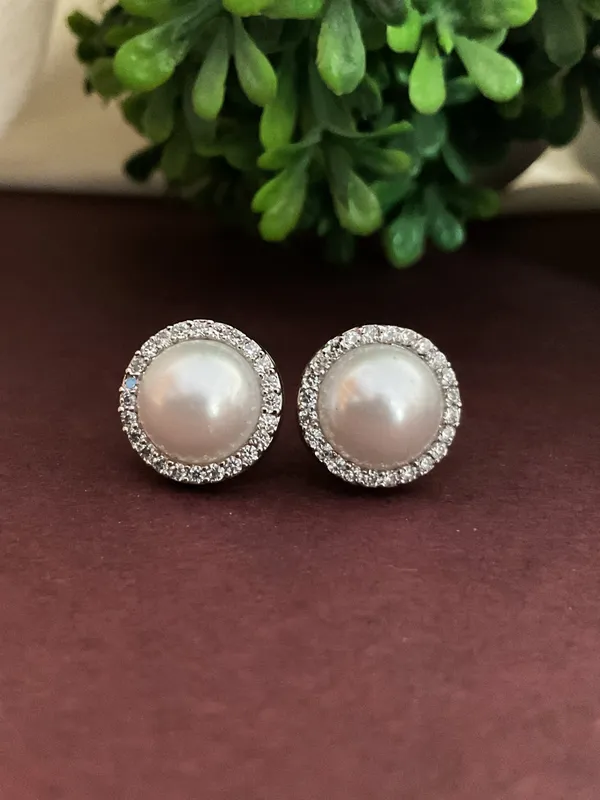 Mohati_Jaipur_Geetika_Pearl_Ad_Silver_Plated_Stud_Earrings