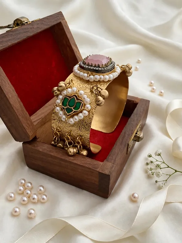 Mohana_Gold_Plated_Paachi_Kundan_Ghungroo_Blush_Pink_Hand_Kada