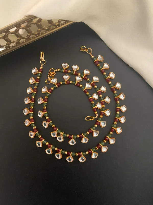 Radhika_Kundan_Red-Green_Pair_Of_Anklets