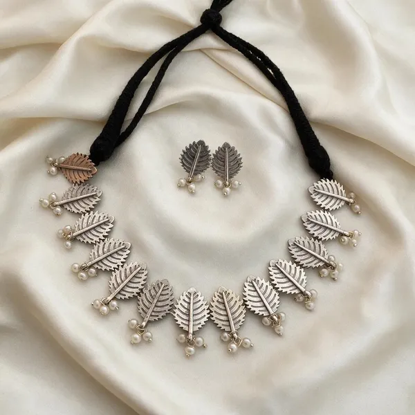 Farah_Oxidized_Leaves_Pearl_Necklace_Set